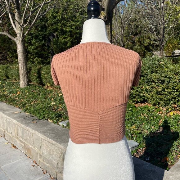 Brown ribbed crop top - Picture 2 of 2